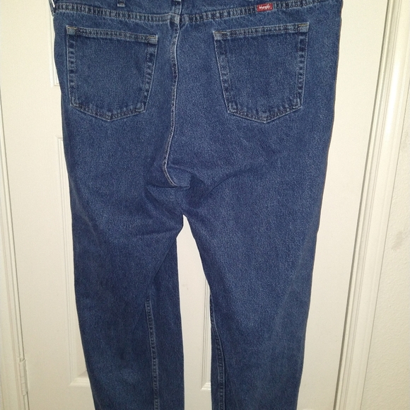 Wrangler Relaxed Fit Blue Wash Denim Jeans Men's sz 44x29. - Picture 2 of 6